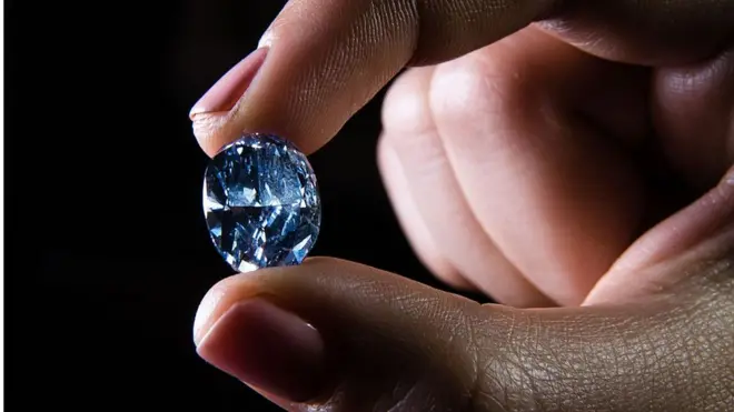 Las características del diamante van mucho más allá de su belleza. Científicos creen que tiene el potencial de revolucionar los métodos de almacenamiento de información.