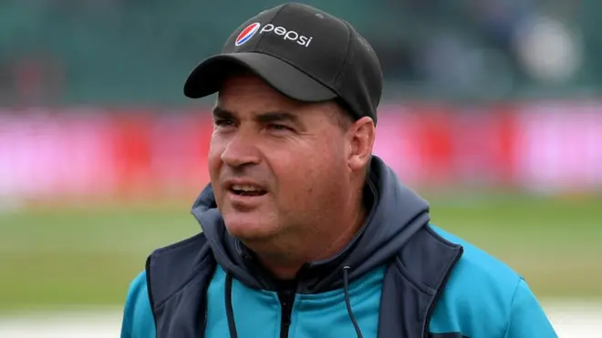 پاکستانی کرکٹ ٹیم کے ہیڈ کوچ کی حیثیت سے مکی آرتھر نے 28 ٹیسٹ میچوں میں ذمہ داریاں نبھائیں جن میں سے پاکستان نے 10 میچ جیتے، 17 ہارے جبکہ ایک ٹیسٹ ڈرا رہا