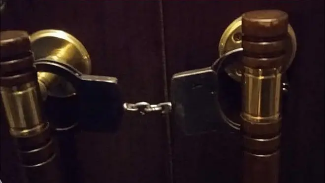 В середине октября группа людей в масках ворвалась в помещение в центре Москвы и попыталась сорвать закрытый показ фильма о Голодоморе. Прибывшая по вызову полиция заблокировала офис и устроила опрос зрителей и сотрудников центра