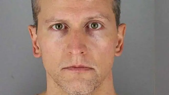 Derek Chauvin yarishye ingwate afungurwa ejo ku wa gatatu mu gitondo nkuko inyandiko z'urukiko zibigaragaza