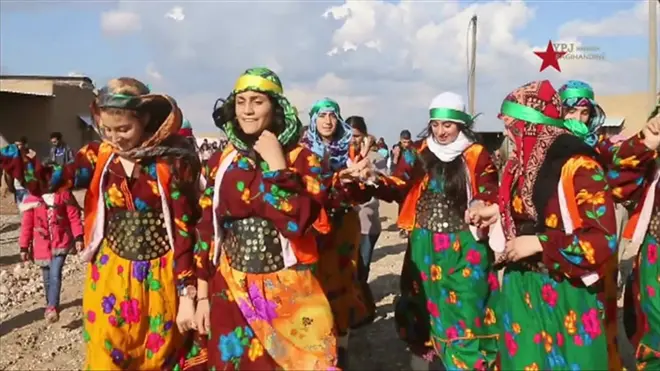 افتتحت في منطقة الدرباسية شمال شرق سوريا، قرية جينوار وتعني بالعربية مأوى المرأة. منظمات نسوية كردية استمدت فكرة القرية من القرى التي يقطنها النساء وأطفالهن فقط في غابات الأمازون.