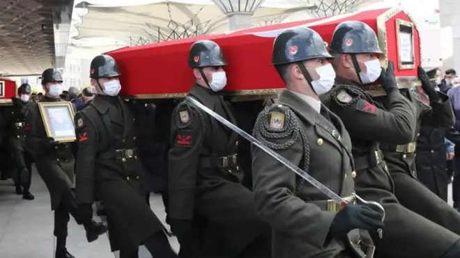 تشييع جنازات الجنود الذين قتلوا في عملية مخلب النسر 2 في جبل غارا بإقليم كردستان العراق. 12 فبراير/شباط 2021