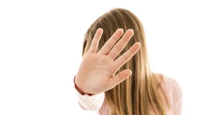 قصة شابة أردنية ليان تشعل مواقع التواصل