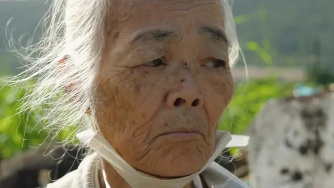 A sus 85 años, Setsuko Yamazato protesta todas las semanas frente a la base militar.