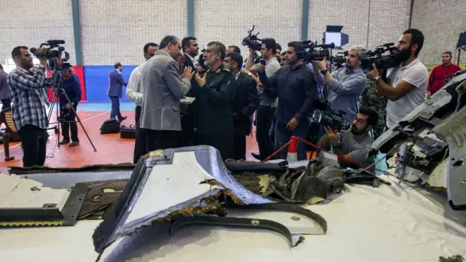 گرائے جانے والے امریکی ڈرون کا ملبہ میڈیا کو دکھایا گیا