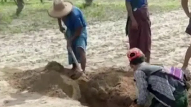 Một cuộc điều tra của BBC phát hiện bằng chứng cho thấy quân đội Myanmar đã giết 40 dân làng vào tháng 7