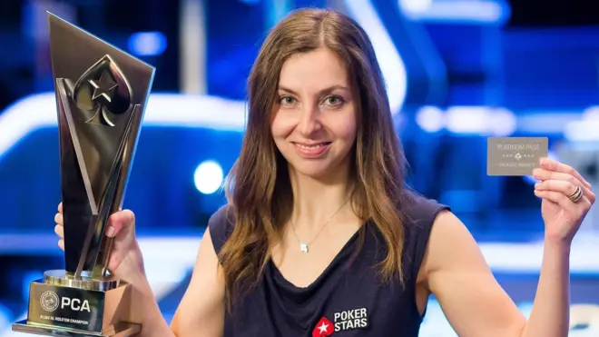 استطاعت ماريا كونيكوفا في غضون عام أن تصبح لاعبة بوكر محترفة