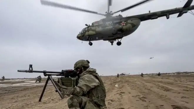 بلاروس می‌گوید مانور نظامی مشترک با روسیه که قرار بود روز یکشنبه تمام شود، ادامه خواهد داشت