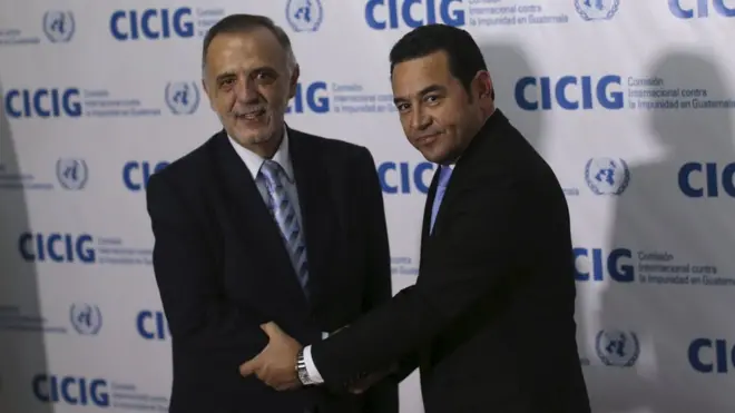 El pasado viernes el presidente de Guatemala, Jimmy Morales (a la derecha), le solicitó al secretario general de la ONU, Antonio Guterres, que la Cicig, liderada por Iván Velásquez (a la izquierda), se "circunscriba a su mandato".