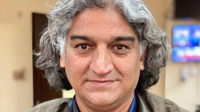 مطیع اللہ جان کے لاپتہ ہونے کا واقعہ ان کی ٹویٹس پر توہینِ عدالت کے مقدمے میں ان کی سپریم کورٹ میں پیشی سے ایک دن قبل پیش آیا تھا