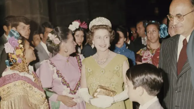La reina Isabel II con el presidente mexicano Luis Echeverría durante su visita a México en 1975.