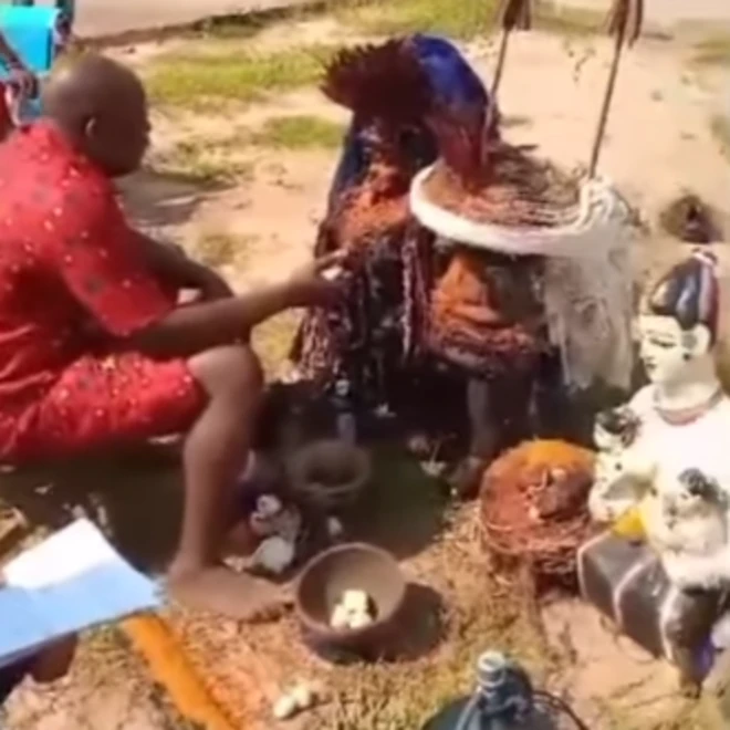 Où les gens remettent leur nouvel hôpital aux idoles dans l'État d'Aenugu