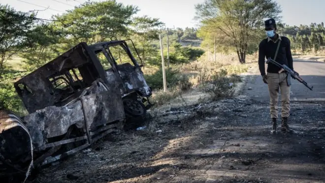 Poolisii konkolaataa waraanaa gubate cinaa dhaabbatee jiru, Kamisee Mudde 10, 2021