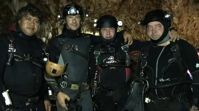 Група інструкторів з кейв-дайвінгу з Пхукета допомогала тайським морським котикам. Зліва направо: таїландець Пор Порасу Камарадат, бельгієць Бен Рейменантс, Всеволод Коробов та Максим Полежака