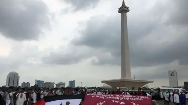 Massa Aksi Bela Palestina dan 'boikot Amerika' di Monas pada tanggal 17 Desember.