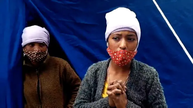 मनाङमा रहेका बाढीपहिरोबाट पीडित मजदुर।
