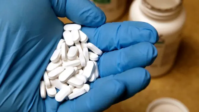 محققین کے مطابق ہو سکتا ہے کہ کوئی ایک دوا کووڈ 19 کے علاج کے لیے ناکافی ہو، اور اس کے لیے تپ دق کی طرح ہی مختلف دواؤں کے امتزاج کا استعمال کیا جا سکتا ہے