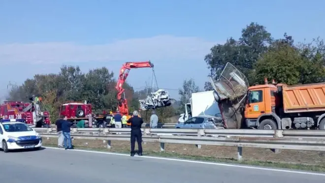 Hitna pomoć je zbog blokiranog puta imala problem da povređene u udesu kod Jagodine odveze u bolnicu