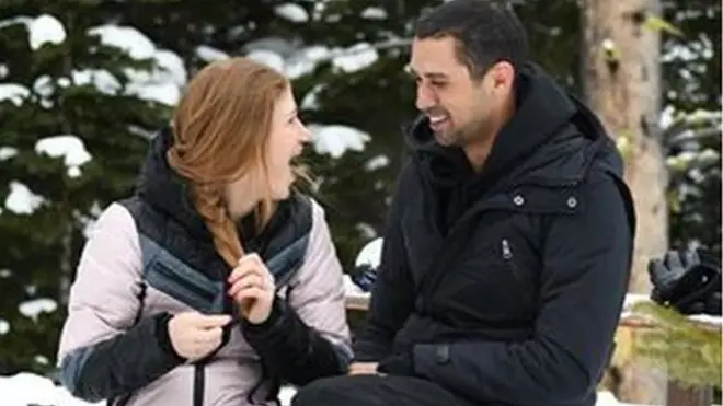 Intala Biil Geet, Jeniferii fi kaadhimaa ishee Naaser.