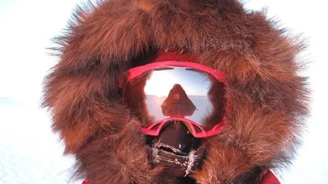 Жінка в масці