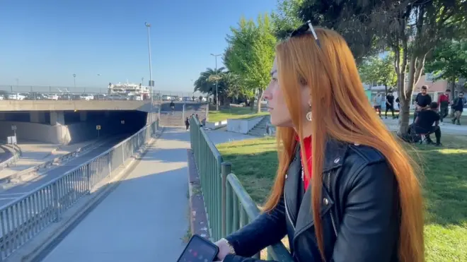 Марҳабо болалиги қийинчиликда ўтгани, оиласига уй олиш учун Истанбулга келганини айтади.