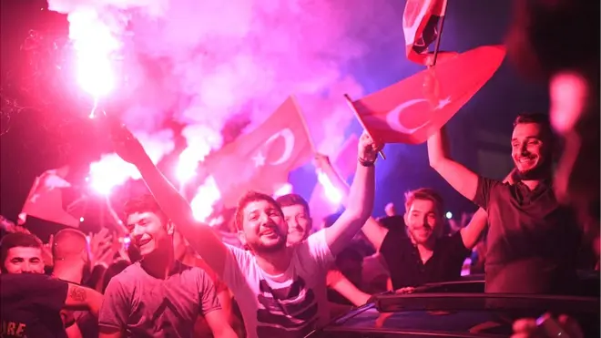 Люди на вулицях Стамбула