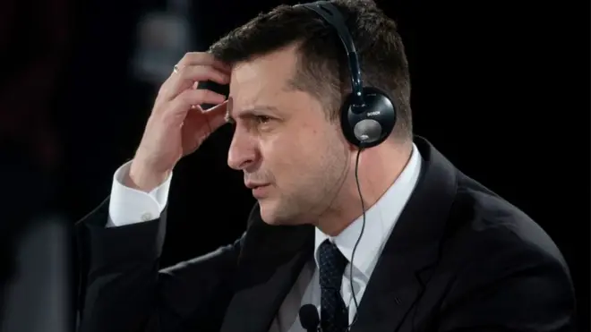 Зростає кількість українців, які не довіряють президенту Зеленському, а рейтинг пропрезидентської партії "Слуга народу" впав на 9% за один місяць