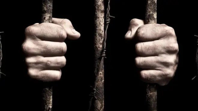 سجين خلف القصبان (أرشيفية)