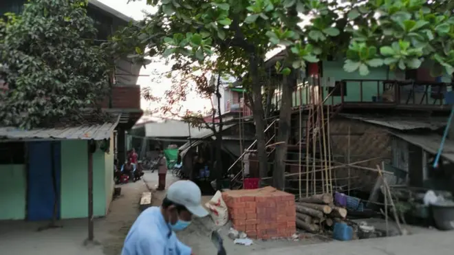 လူနာအမှတ် ၃၃ မိသားစုဒီအဆောင်ကိုပြောင်းလာတာ ၂ လလောက်ရှိပြီလို့ အဆောင်နေသူတွေကပြော