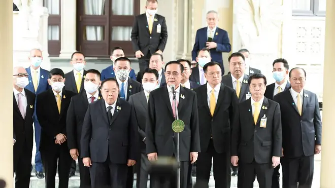 พล.อ. ประยุทธ์ จันทร์โอชา และ ครม. ของเขา