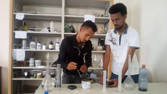 Laa'ikafi Limenih otoo mana yaalii keessa hojjetanii