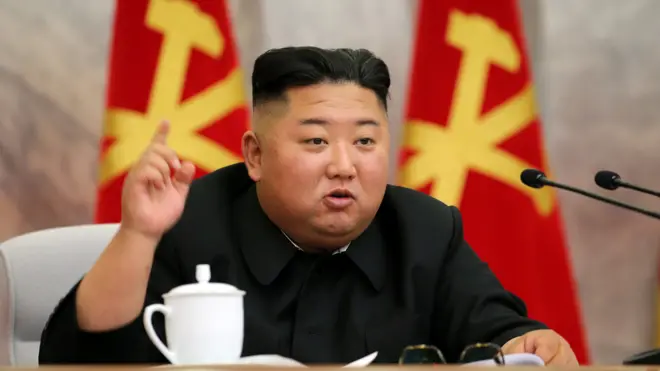 김정은 노동당 위원장은 22일 만에 공개석상에서 모습을 드러냈다