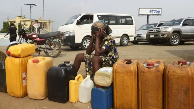 Woman wey wan buy fuel