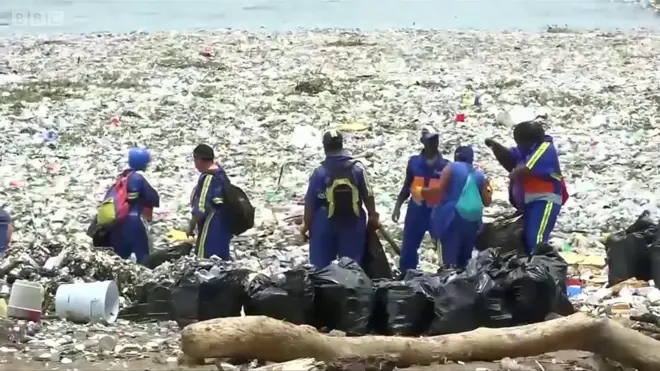 Plaža zatrpana plastikom