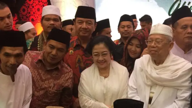 Di depan forum ulama, Megawati mengeluhkan rumor yang mengaitkan partainya dengan PKI terutama saat digelar pilkada.