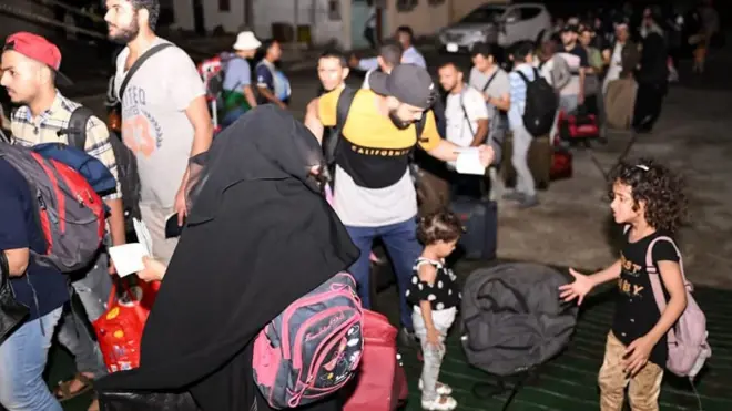 بي بي سي عربي تحدثت مع عدد من السوريين العالقين في مدينة بورتسودان