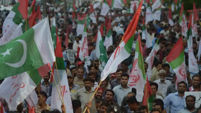 پاکستانی حکومت پہلے ہی الطاف حسین کے خلاف ایک ریفرنس برطانوی حکومت کو بھجوا چکی ہے