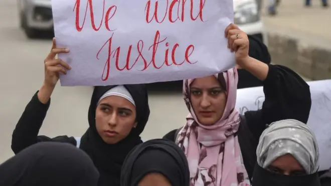 કાશ્મીરમાં વિરોધ કરતી મહિલાઓ