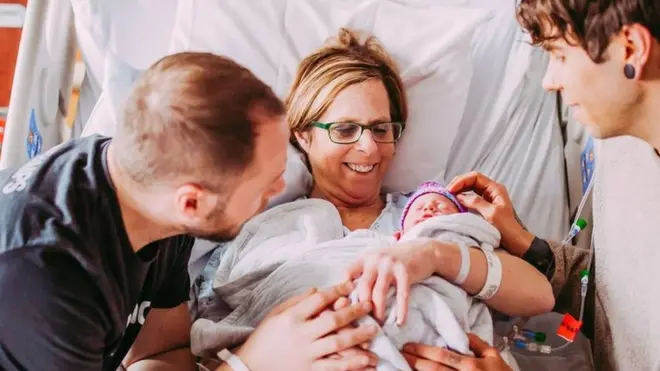 ایک دادی جس نے سروگیٹ بن کر پوتی کو پیدا کیا