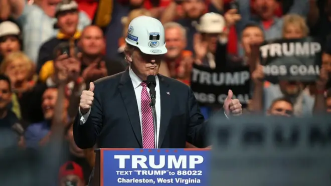 В окружении Дональда Трампа говорят, что его выход из ряда проектов - нормальная практика ведения дел