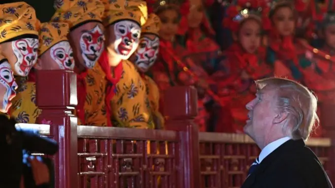 特朗普上任后和习近平先后在海湖庄园会晤，在故宫茶叙。但这种亲密接触并不能掩盖美中之间存在的巨大矛盾。