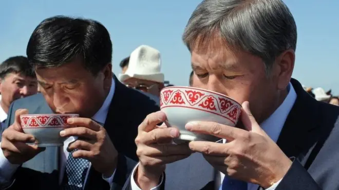 Шайлоодо жеңип чыккан Сооронбай Жээнбековду КСДП партиясы президенттикке көрсөткөн