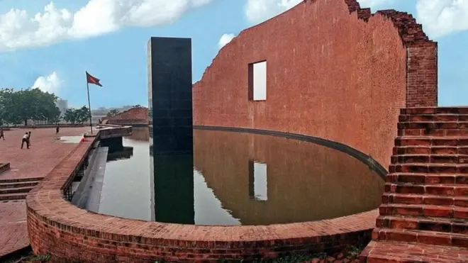 রায়ের বাজারে শহীদ বুদ্ধিজীবী স্মৃতি সৌধ প্রাঙ্গণ