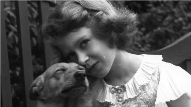 బ్రిటన్ రాణి ఎలిజబెత్ 2 బాల్యం ఎలా గడిచిందంటే..