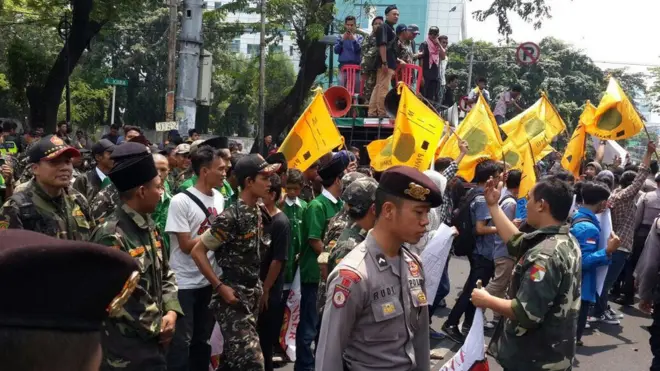 Sejumlah anggota ormas menuntut pembubaran Seminar 1965 di LBh Jakarta, pada Sabtu (16/09).