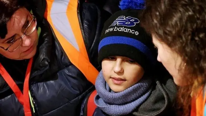 हसन को खाने पीने की चीज़ें दी गईं और स्लोवाकिया में उसके रिश्तेदार से संपर्क कराया गया