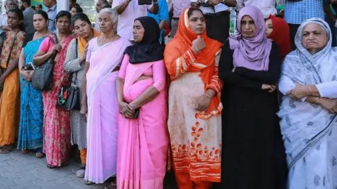 ස්ත්‍රී පුරුෂ සමානාත්මතාව වෙනුවෙන් පෙළ ගැසුණු ඉන්දීය කාන්තාවෝ