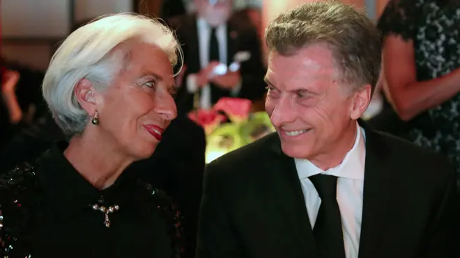 Solo horas antes del paro y el anuncio e la salida de Caputo, esta foto: Macri de risas con Lagarde. (FOTO: Casa Rosada)