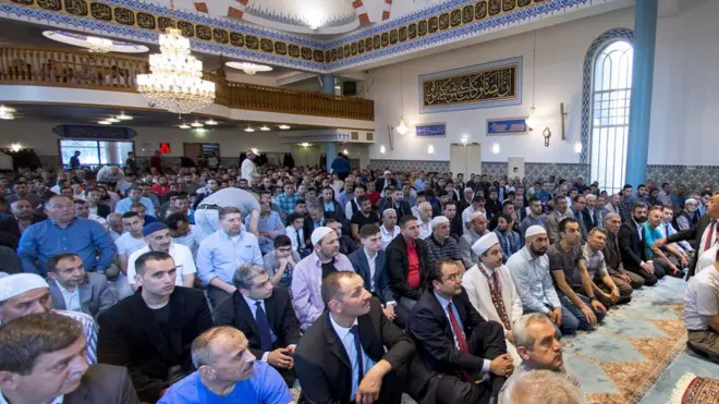 Hollanda'nın Rotterdam kentindeki Mevlana Camii.