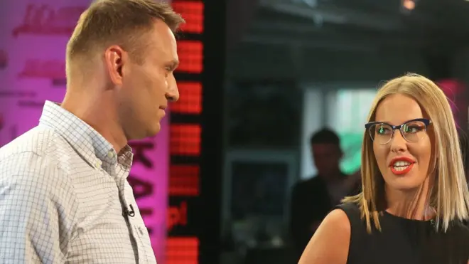 По словам Навального, Собчак соглашается играть роль спойлера демократических сил